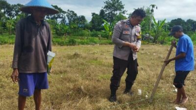 Gencarkan Ketahanan Pangan, Bhabinkamtibmas Labuapi Kunjungi Warga Telagawaru