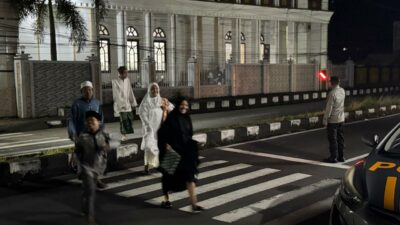 Aman dan Khusyuk! Polsek Kediri Kawal Ibadah Shalat Subuh