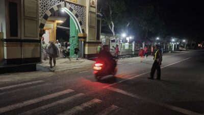 Pengamanan Tarawih di Sekotong, Polsek Pastikan Ibadah Nyaman