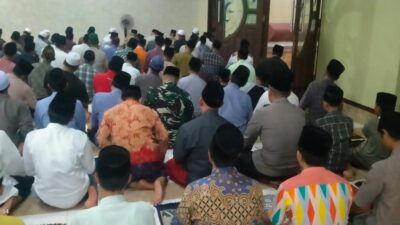 Kapolsek Kediri Pimpin Tarawih Keliling, Jaga Keamanan dan Kenyamanan Warga