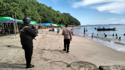 Operasi Ketupat 2025, Polisi Jaga Wisatawan di Senggigi Lombok Barat