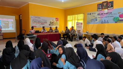 Polres Lombok Barat Edukasi Pelajar SMP Tentang Keselamatan Berkendara