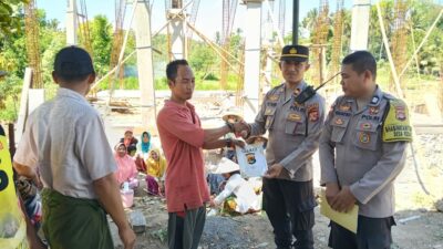 Aksi Nyata Polri: Polsek Sekotong Salurkan Bantuan Sosial di Desa Kedaro Lombok Barat
